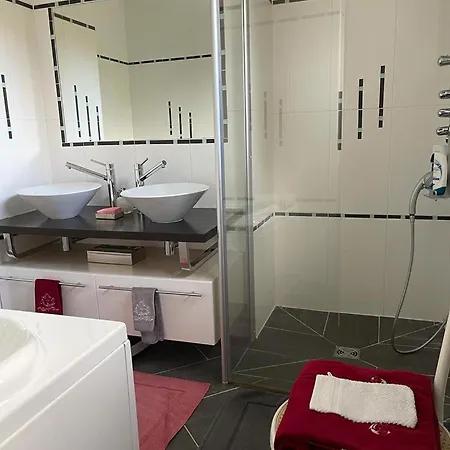 Garden-level Apartment Hautot-sur-Mer